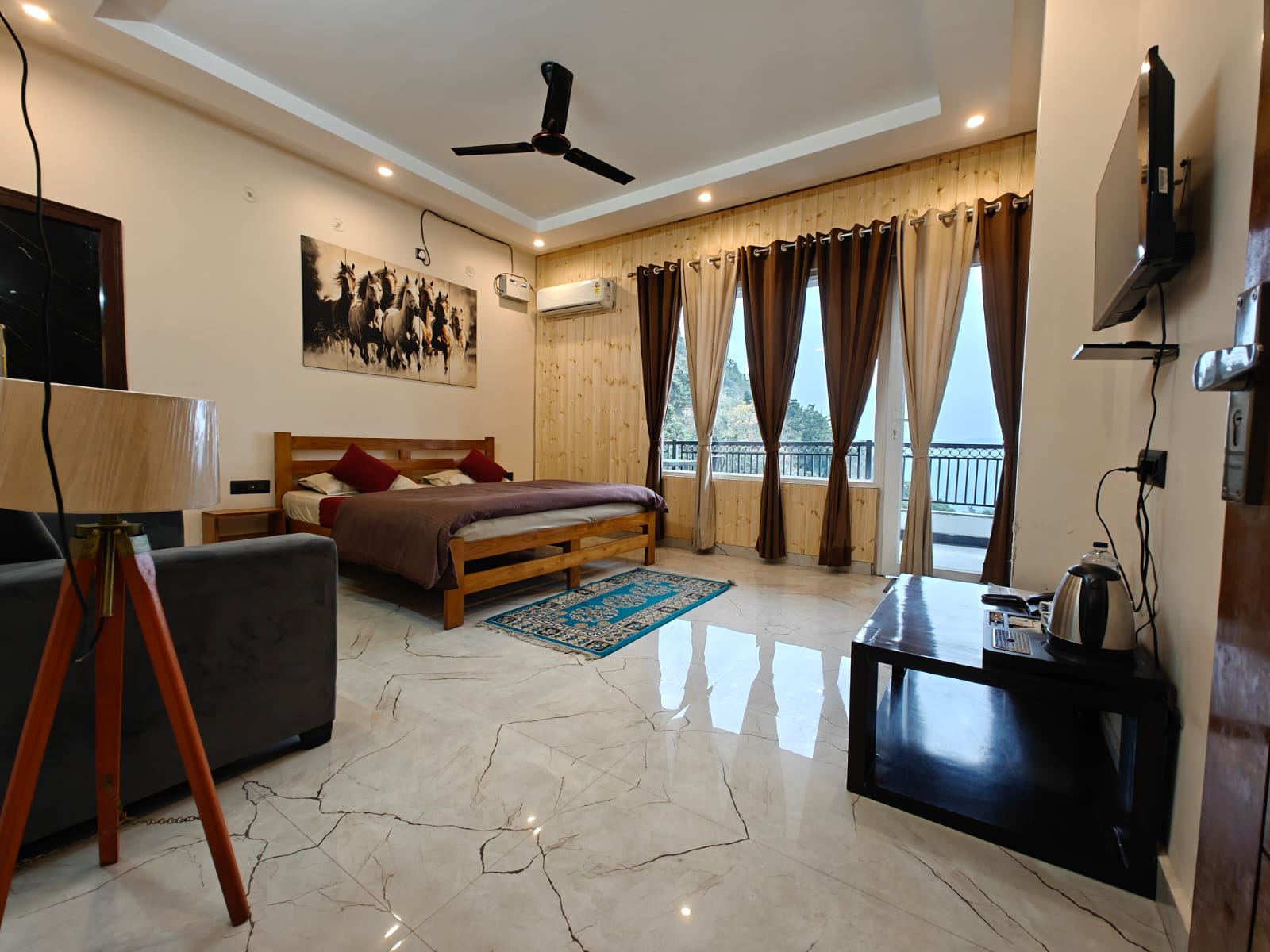 Panoramic room alternate angle